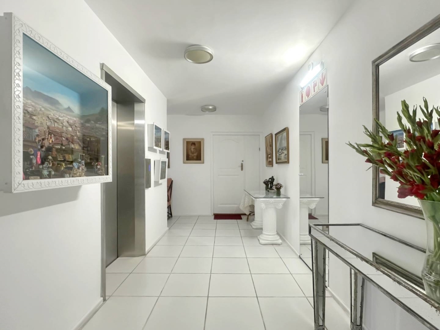 3 Bedroom Property for Sale in Green Point Western Cape